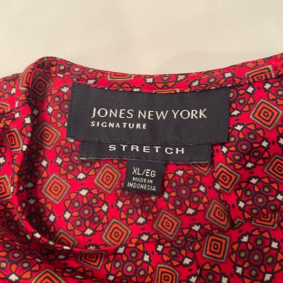 Jones New York Sleeveless Blouse. - Picture 5 of 5